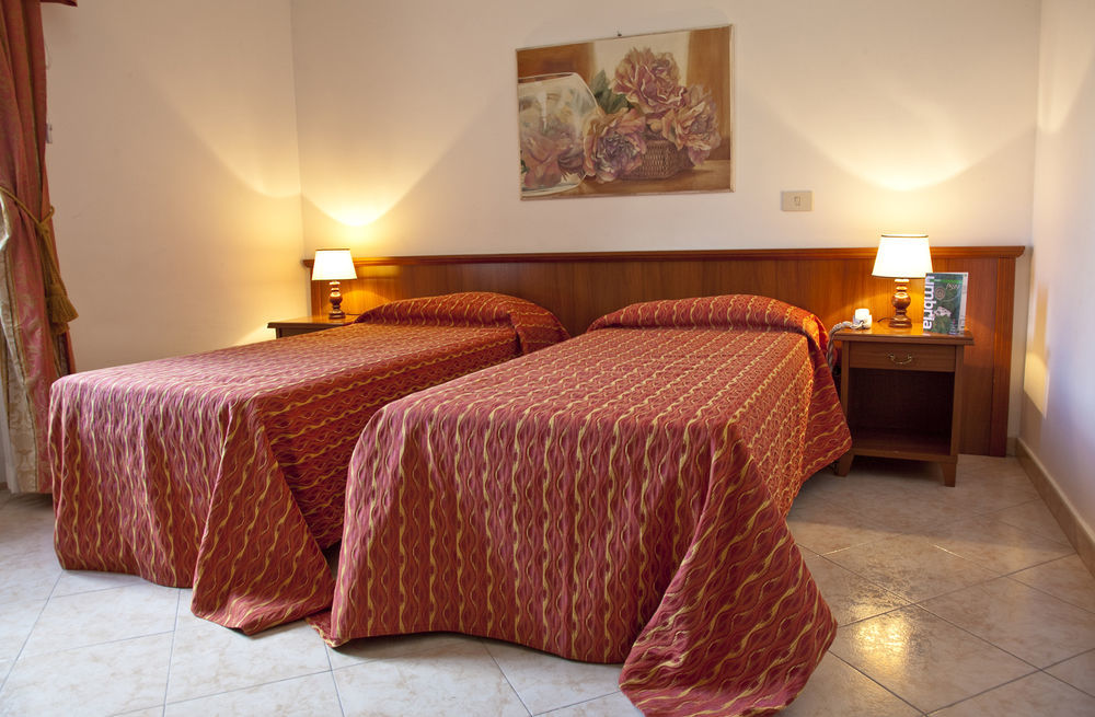 Assisi Garden Hotel ภายนอก รูปภาพ